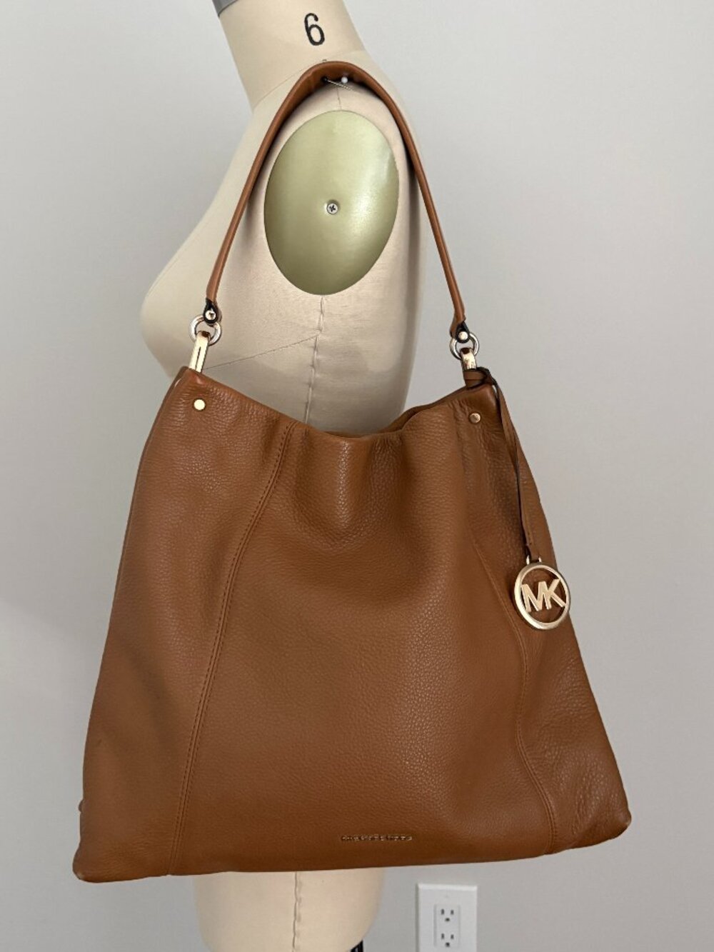 Michael Kors Slouchy Hobo Luggage Tan Shoulder Bag Downtown Girl Quiet Luxury